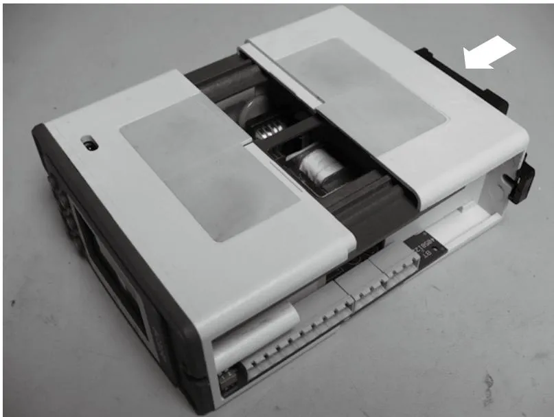 Diagram showing removal of the blue bracket during battery replacement