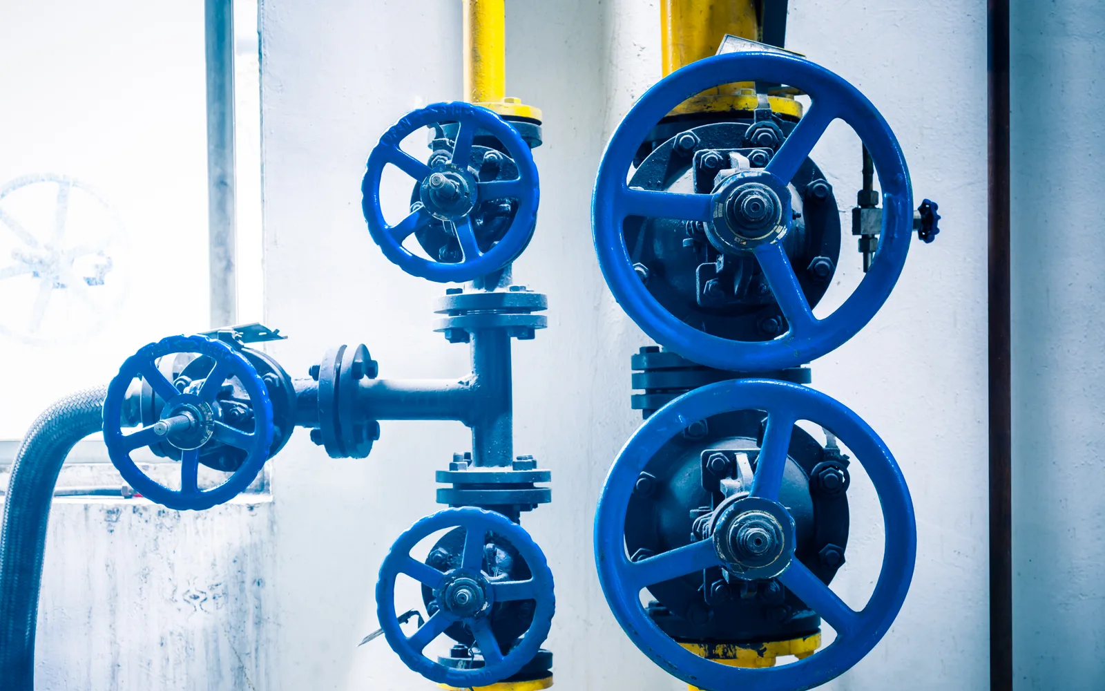 Industrial steam piping and valve system