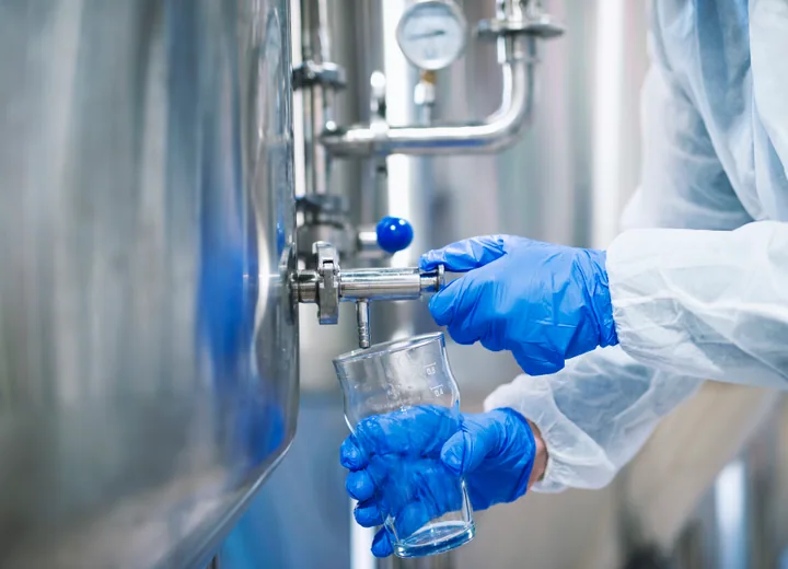 Pharmaceutical manufacturing equipment